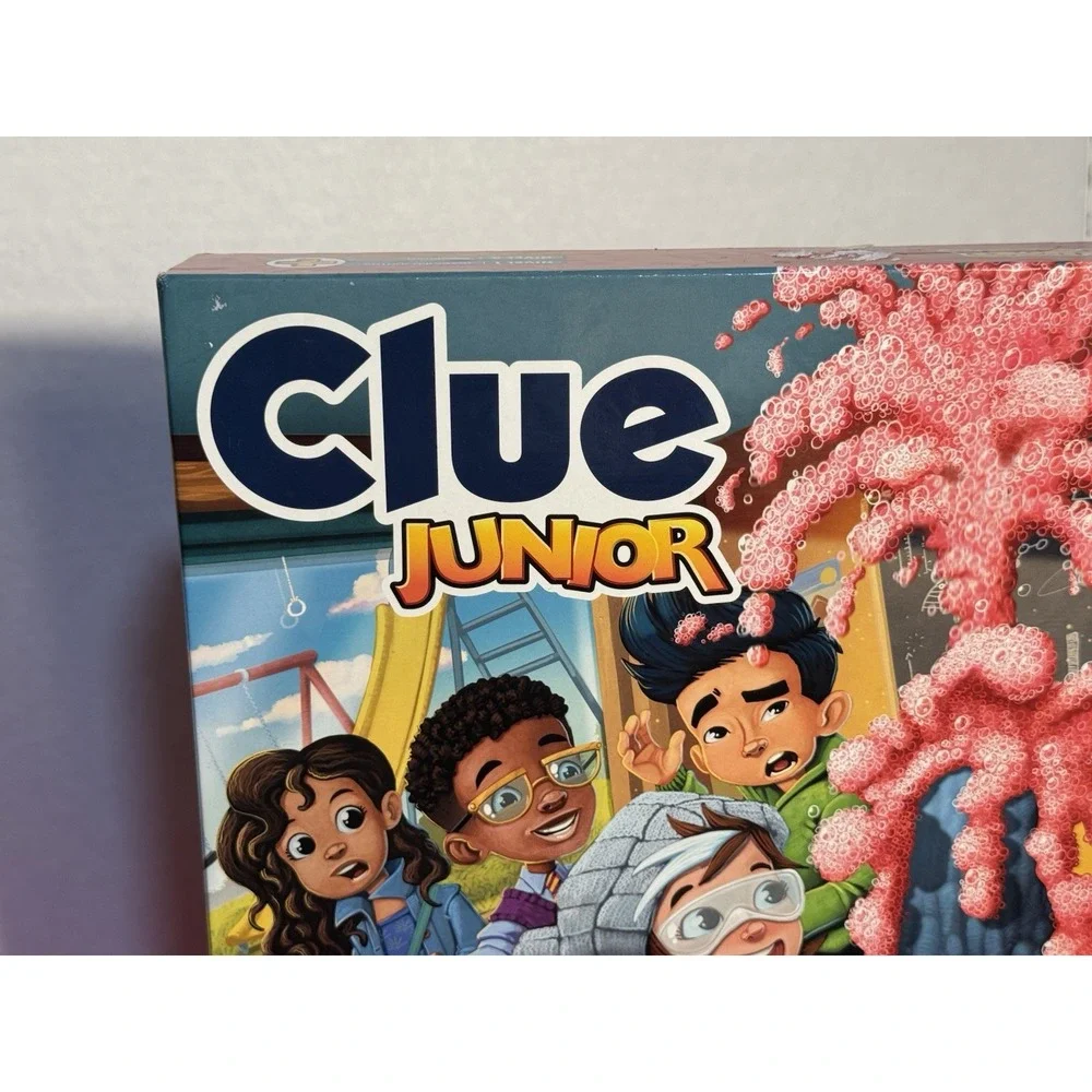 Clue Junior Game, 2-Sided Gameboard, 2 Games in 1, Clue Mystery Game for Younger